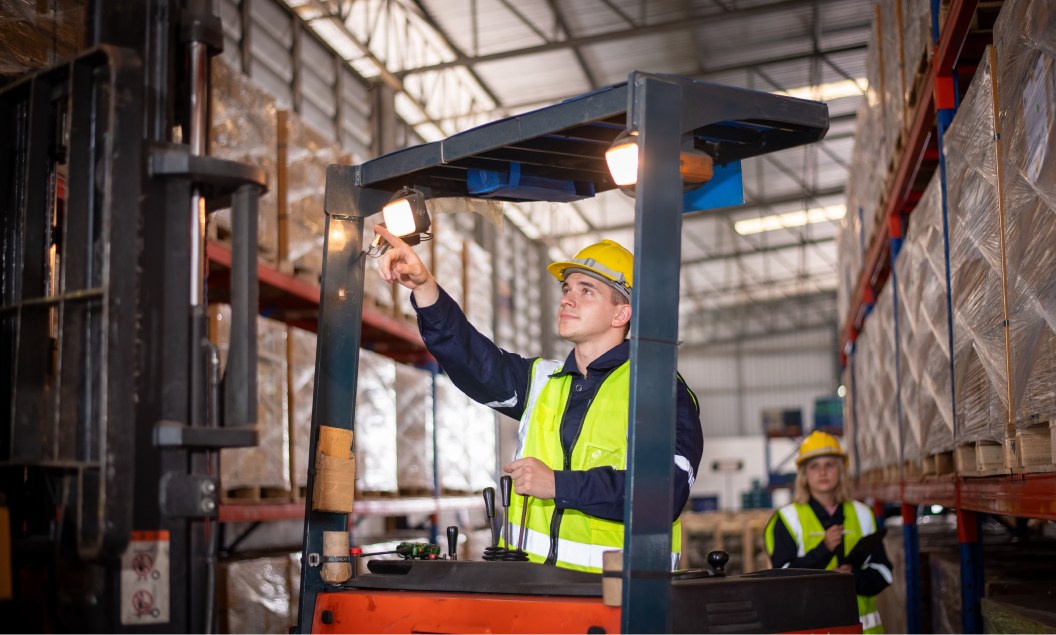 Manipulácia s vysokozdvižným vozíkom je kľúčom k bezpečnosti a efektivite na pracovisku